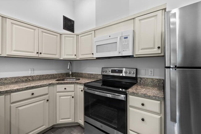 Building Photo - 62 Pound Ridge Rd