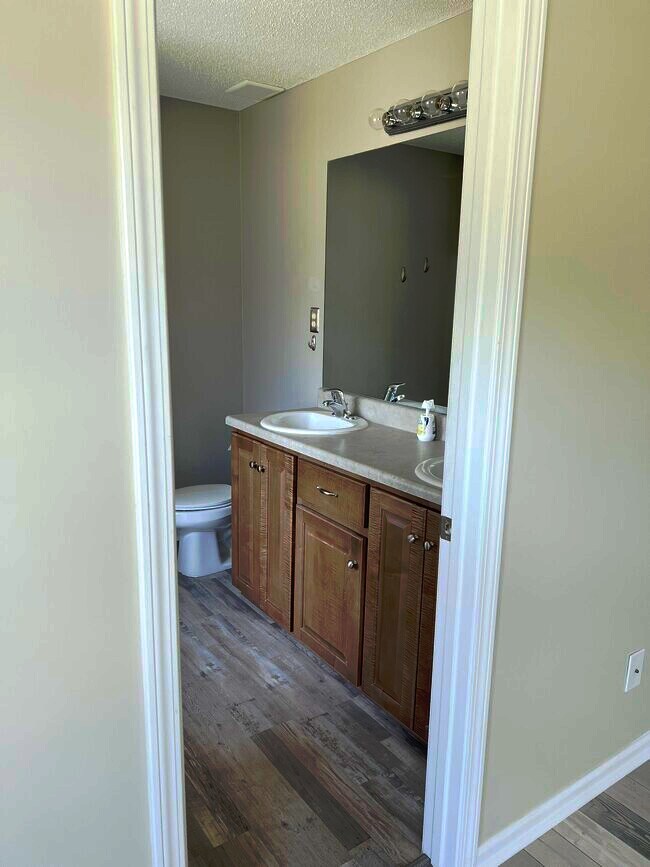Master Bath - 110 Creekside Cir