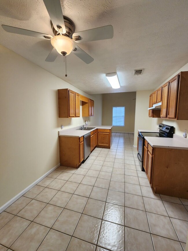 Building Photo - 5434 Sunset Ave