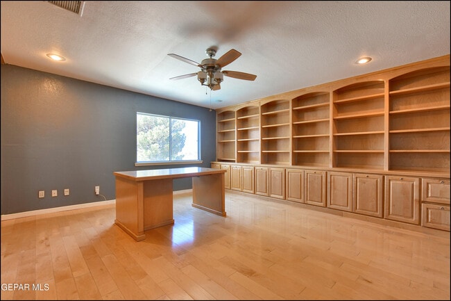 Building Photo - 6123 La Posta Dr
