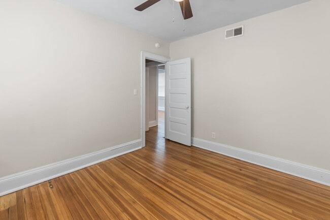 Building Photo - True Ghent Beauty 2/1 Move in Now