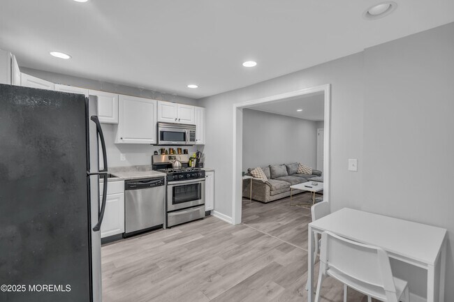 Building Photo - 1076 Ocean Ave