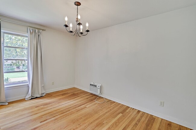 Building Photo - 3 bedroom, 2 bathroom in Northeast Jackson!
