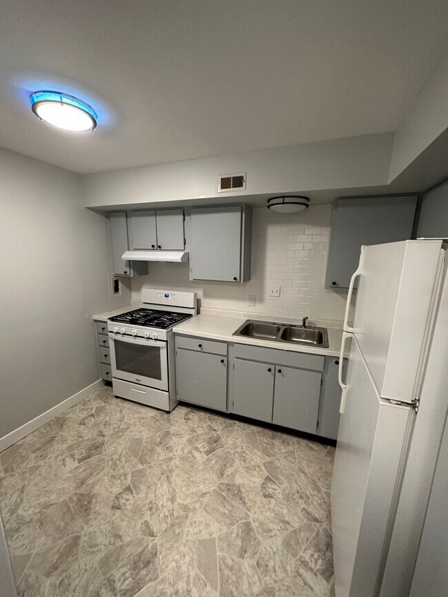 Building Photo - 9218 Erie St