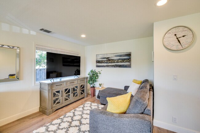 Building Photo - 4615 Armour Dr