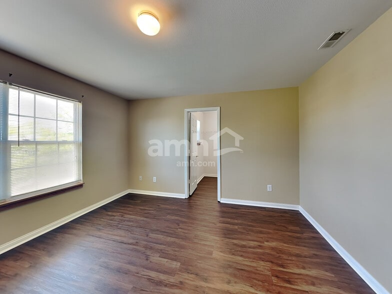 Building Photo - 977 Dorothy Dr