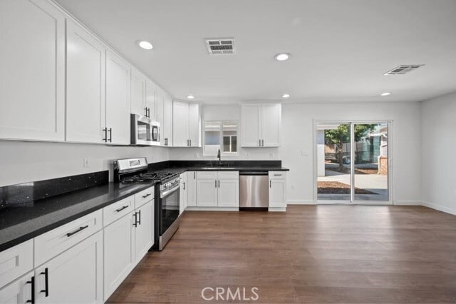Building Photo - 7443 Balcom Ave