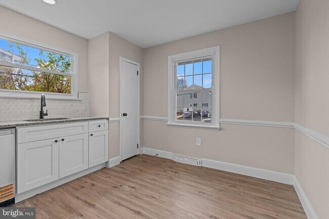 Building Photo - 131 Kipling Dr