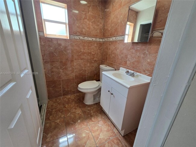 Building Photo - 2348 NW 15th St