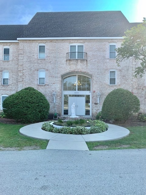 Primary Photo - 5201 Carriage Way Dr