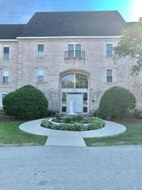 Building Photo - 5201 Carriage Way Dr