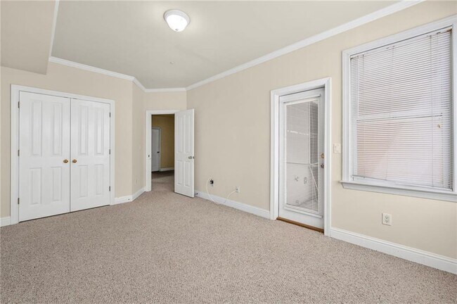 Building Photo - 1022 Emory Parc Pl