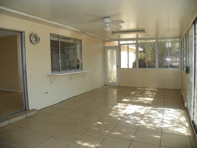 Building Photo - 11408 Lexington Ave NE