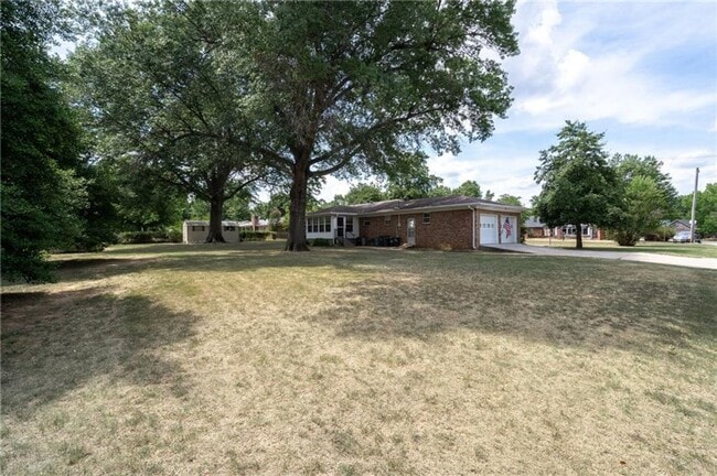 Building Photo - Nice 3 bedroom 2 bath home in North Fayetteville