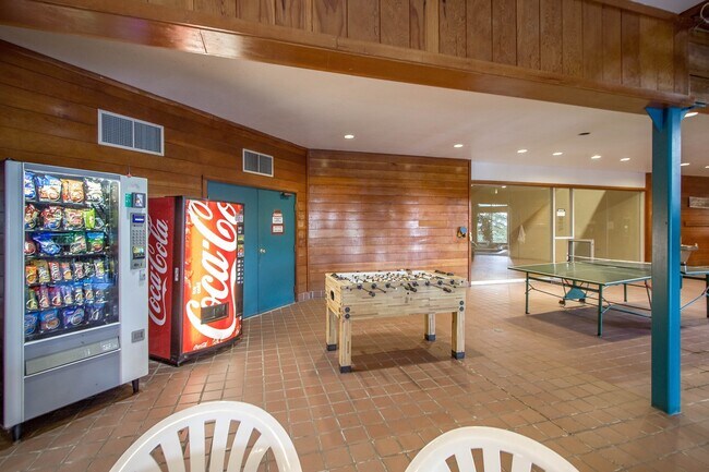 Building Photo - WINTER RENTAL Timber Ridge Condo - Nice 2 ...