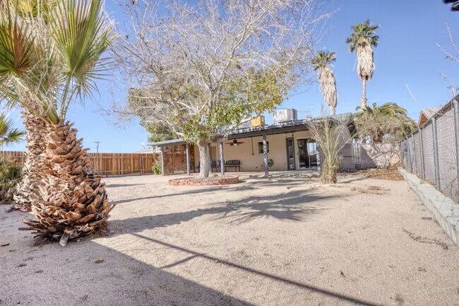 Building Photo - 72659 Aspen Dr