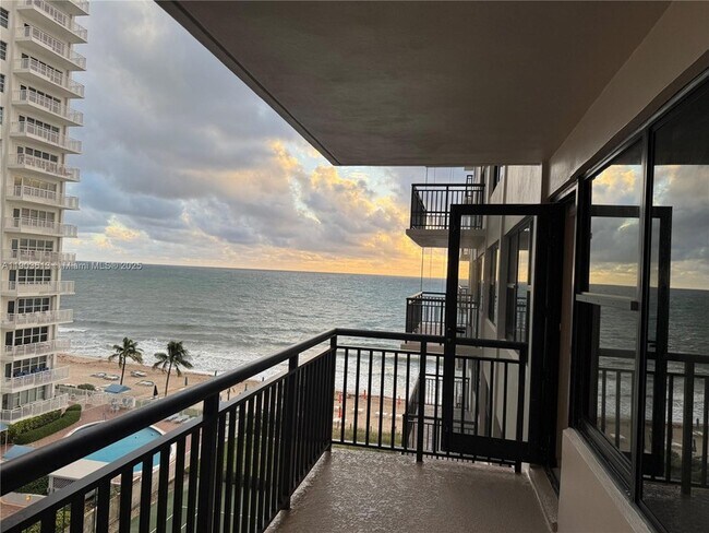 Building Photo - 3800 Galt Ocean Dr