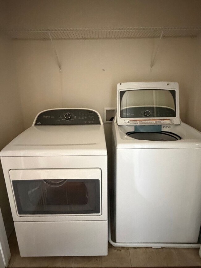 Building Photo - 4 LEVEL TOWNHOUSE WITH 2 CAR GARAGE, WALKING DISTANCE TO DOWNTOWN CROWN