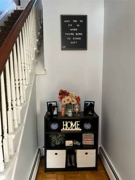 Foyer to greet guests - 21 Liberty St