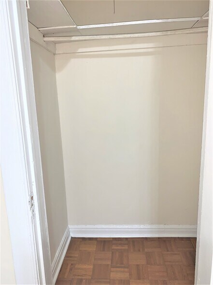 Building Photo - 3606 N Racine Ave