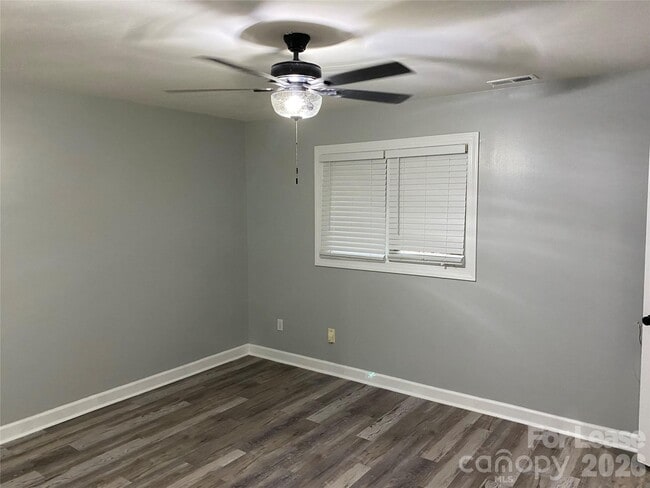 Building Photo - 14550 Waterside Dr