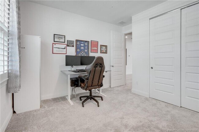 Building Photo - 6801 Cloverdale Ave