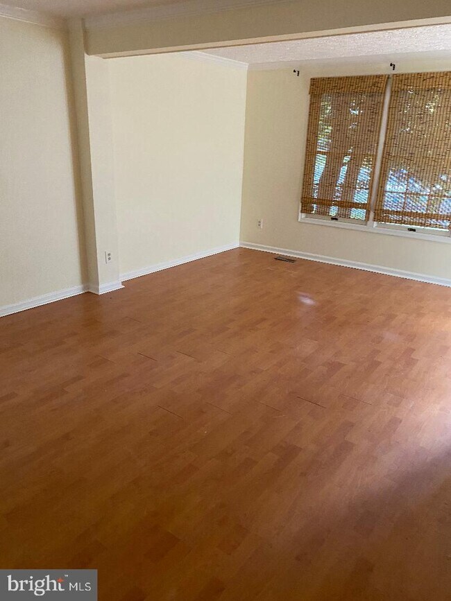 Building Photo - 3670 Woodhaven Ct