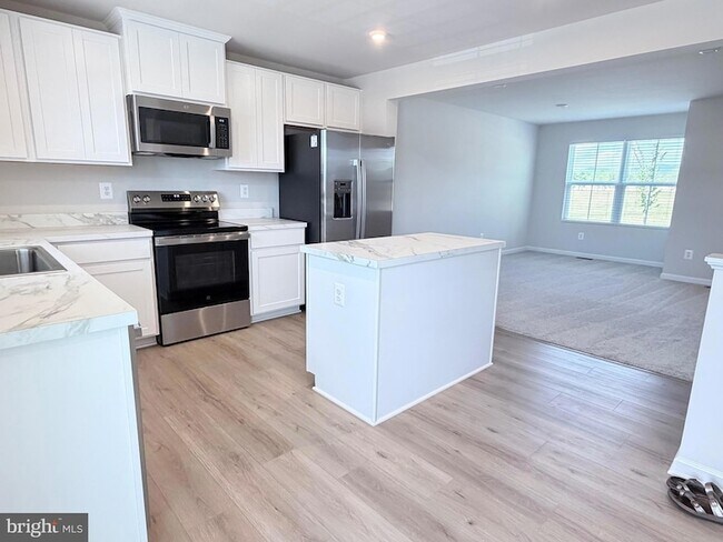 Building Photo - 785 Hisey Ave