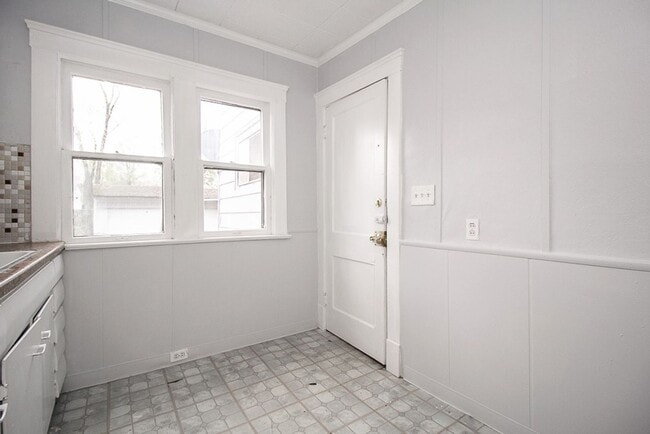 Building Photo - 1909 Treadway Ave