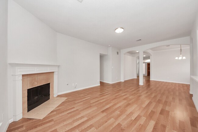 Building Photo - 8719 Sailing Dr