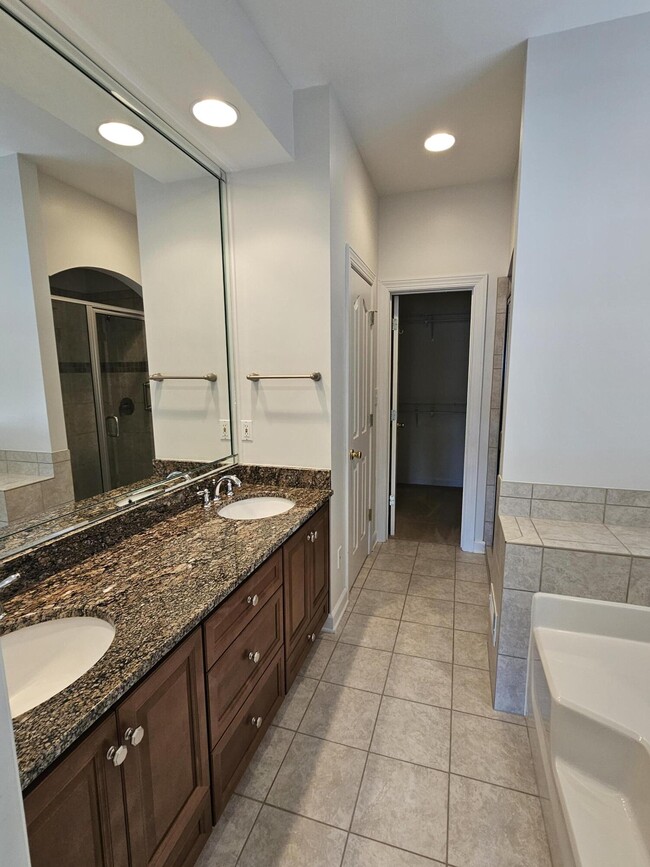 Building Photo - 115 Willow Oak Loop