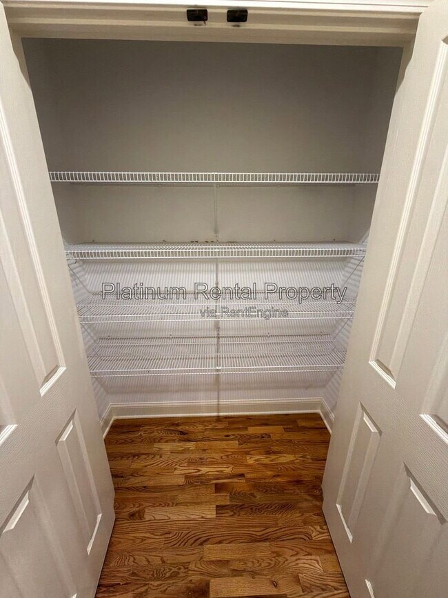 Building Photo - 8015 Wakehurst Pl