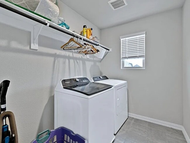 Building Photo - 960 Summer Dr