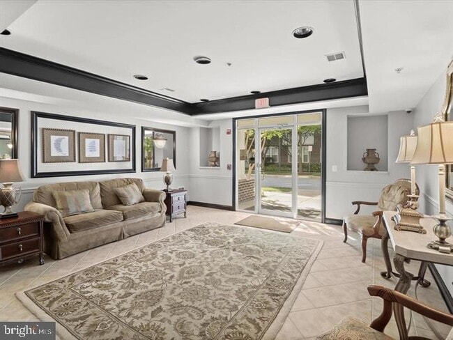 Building Photo - 5800 Clipper Ln