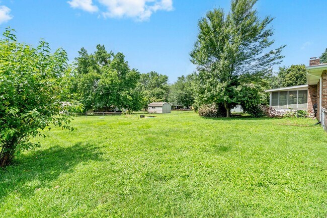 Building Photo - 3 Bedroom 2 Bathroom Springfield, MO