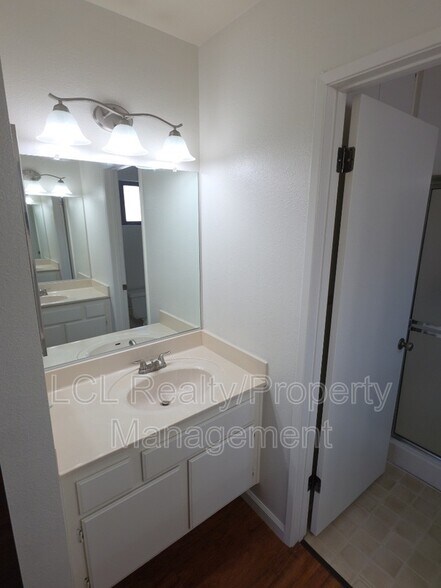 Building Photo - 28235 Encino Dr