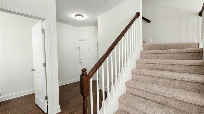 Building Photo - 3249 Brockenhurst Dr