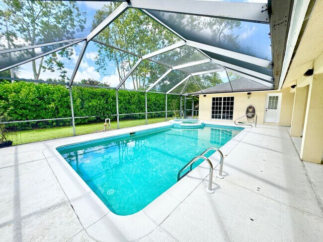 Building Photo - ** BERKSHIRE LAKES ** 3 BED + DEN / 2.5 BA...