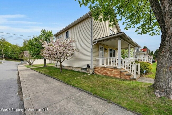 Building Photo - 454 Hickory St