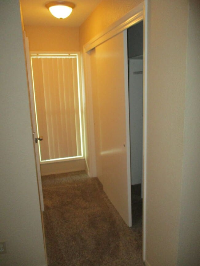 Building Photo - NICE DUPLEX IN CARMICHAEL!!