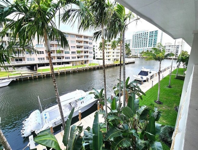 Building Photo - Charming 1-Bedroom Apartment Near Intracoa...