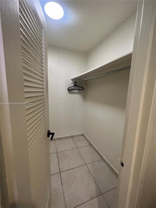 Building Photo - 5161 Collins Ave