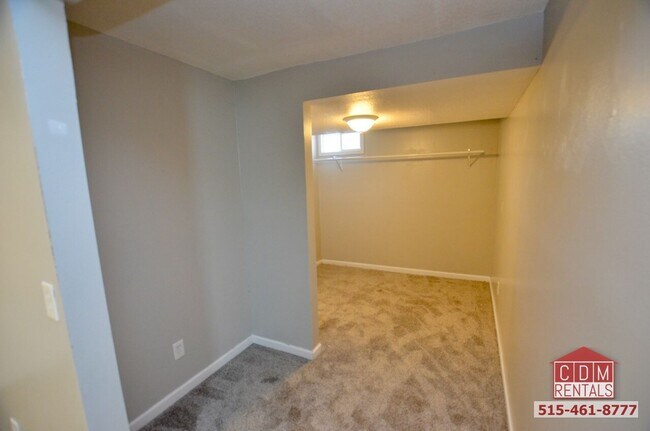Building Photo - Excellent Des Moines Home