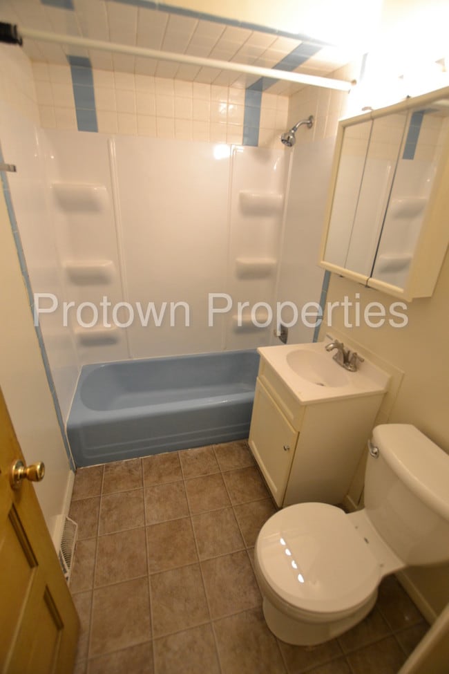 Building Photo - 1 Bedroom Apartment in North Aurora