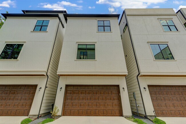 Building Photo - 2769 Freund St