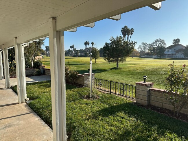 Building Photo - Beautiful golf course home!