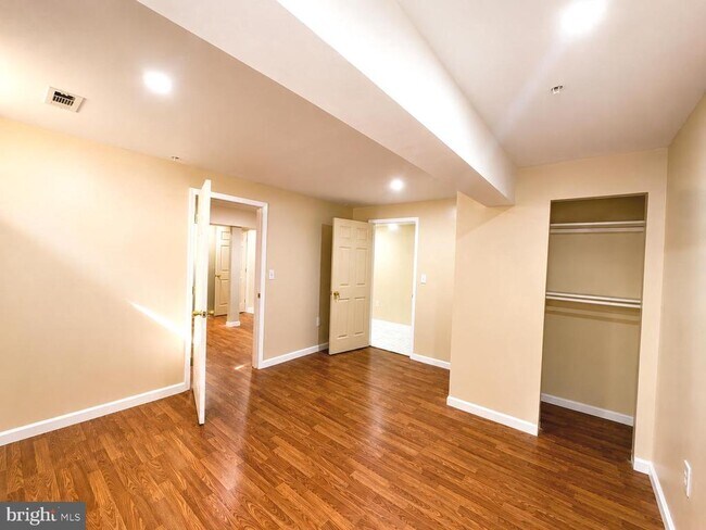 Building Photo - 6600 Long Shadow Ct