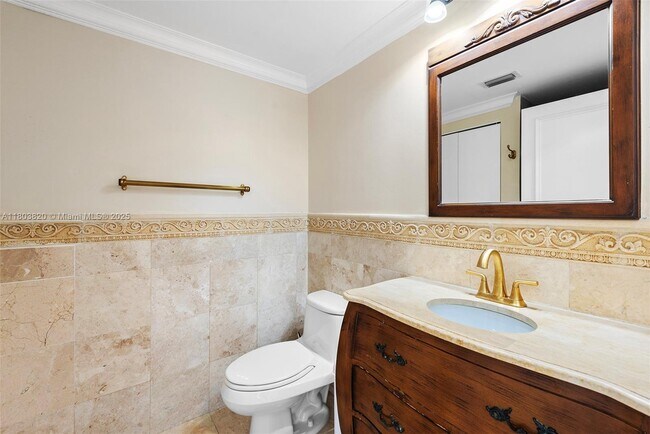 Building Photo - 4775 Collins Ave