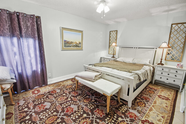 Building Photo - 9145 Beverly Ct