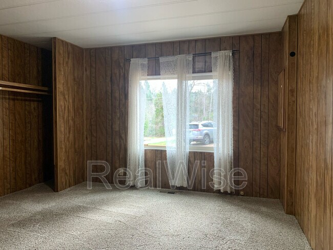 Building Photo - 4620 Redwood Ave